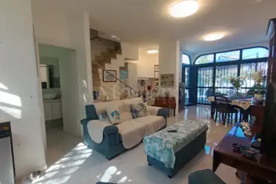 Villino a Schiera in affitto, Via Venezia, Anzio
