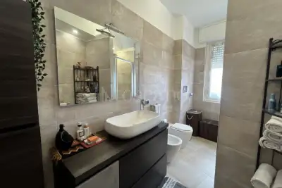 Casa in vendita, Via Lorenteggio, Milano