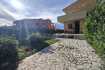 Casa Indipendente in vendita, Via delle Giunchiglie, Ardea