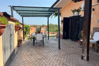 Villino a Schiera in vendita, Via Melito Irpino, Roma