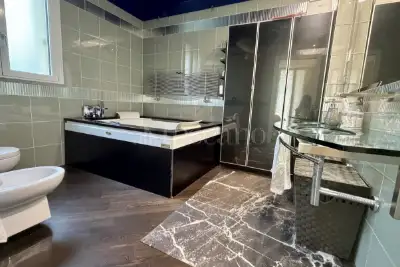 Villino a Schiera in vendita, Via Giuseppe de Finetti, Milano