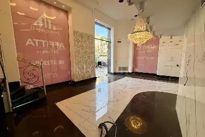 Negozio in affitto, Piazza Cola di Rienzo, Roma