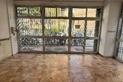 Negozio in vendita, Via di Santa Zita, Genova