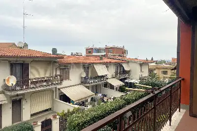 Villino a Schiera in vendita, Via di Ponte Ladrone, Roma