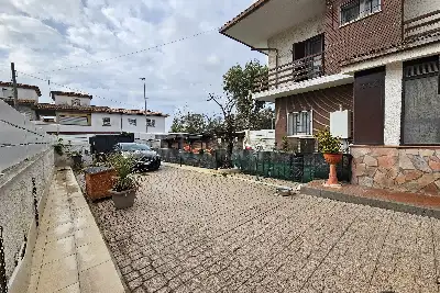 Villino a Schiera in vendita, Via dell'Orione, Pomezia