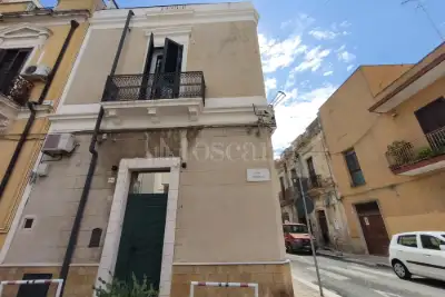 Casa Indipendente in vendita, Via Barletta, Brindisi