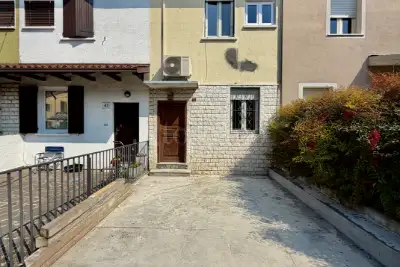 Villino a Schiera in vendita, Via Nona, Brescia