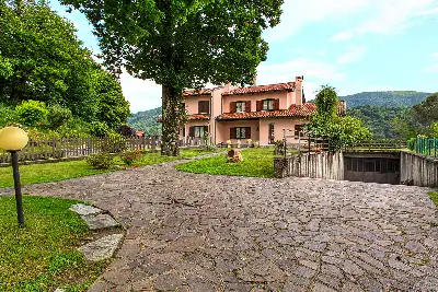 Villa in vendita, Via Ferruccio Pellini, Marchirolo