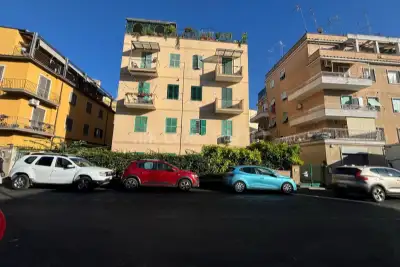 Casa in vendita, Via Urbano II, Roma