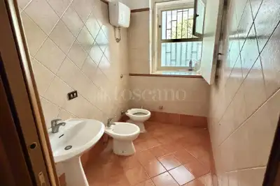 Negozio in vendita, Via Martiri d'Ungheria, Scafati