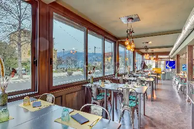 Negozio in vendita, Viale Dante Alighieri, Luino