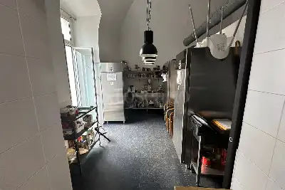 Palazzo in vendita, Via Andrea Da Bari, Bari