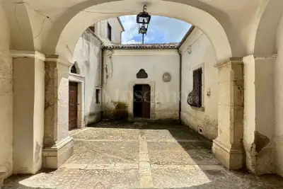 Palazzo in vendita, Via Pirro de Luca, Montefusco