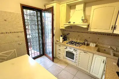 Villino a Schiera in vendita, Via degli Ossoli, Roma