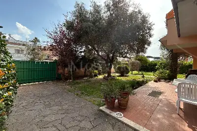 Villa in vendita, Via Mezzocorona, Roma