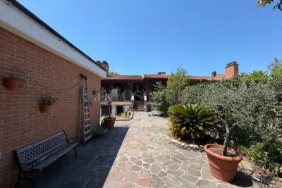 Villino a Schiera in vendita, Via Ipparco di Nicea, Roma