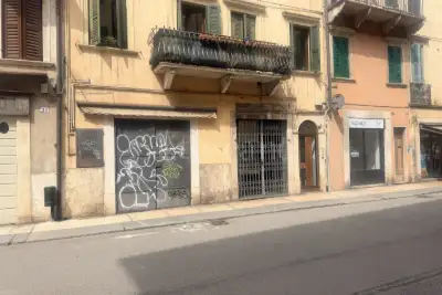 Negozio in affitto, Via Giosuè Carducci, Verona
