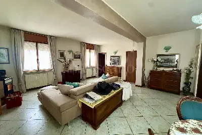 Villa in vendita, Via Canossi, Rezzato, Rezzato