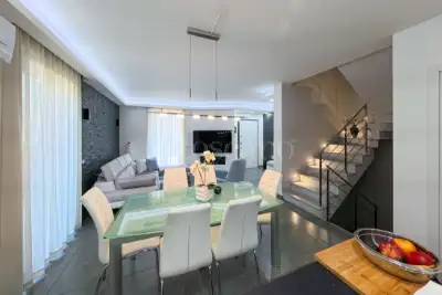 Villa Bifamiliare in vendita, Viale Ernesto Thomas, Brusimpiano