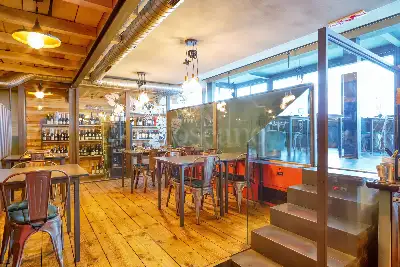 Negozio in vendita, Viale Dante Alighieri, Luino