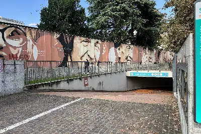 Box in affitto, Piazza Andrea Ferrari, Milano