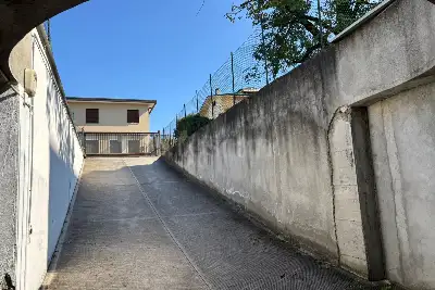 Box in vendita, Via Vasari , Monza