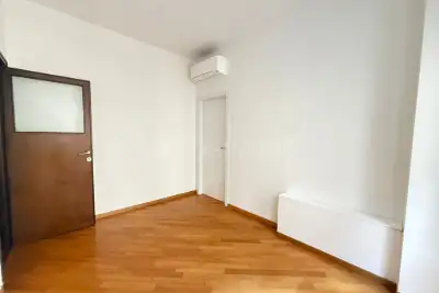 Ufficio in affitto, Via Montebello, Bologna