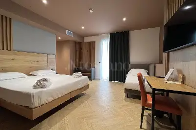 Albergo in vendita, Via Lazzarini, Sirmione