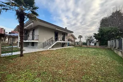 Villa in vendita, Via G. B. Busnelli, Saronno