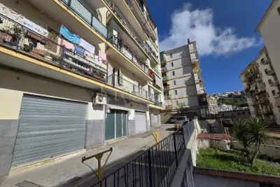 Box in vendita, Via Consalvo, Napoli