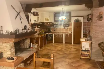 Casa Indipendente in vendita, Via Afrodite, Pomezia
