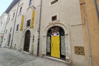 Negozio in affitto, Via Giuseppe Garibaldi, L'Aquila