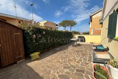 Villino a Schiera in vendita, Via Radicofani, Pomezia