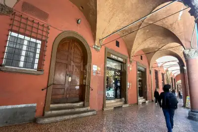 Casa in vendita, Via Castiglione, Bologna