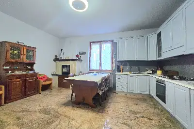 Villa in vendita, Via F. Petrarca, Sarezzo