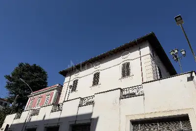 Palazzo in vendita, Via Casalmonferrato, Roma