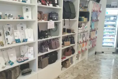 Negozio in vendita, Via Vincenzo Statella, Roma