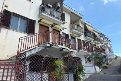 Villino a Schiera in vendita, Via Racconigi, Roma