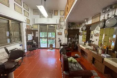 Negozio in vendita, Via Pier Crescenzi , Pomezia