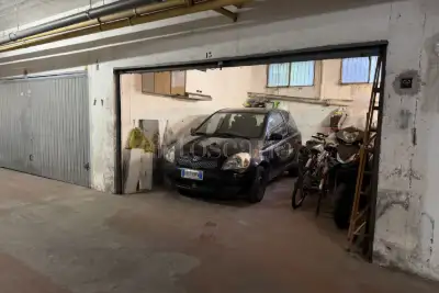 Box in vendita, Piazza Ener Bettica, Roma