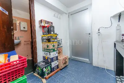 Negozio in vendita, Via Parmigianino, Milano