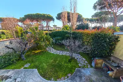 Casa in vendita, Via Cratete di Mallo, Roma