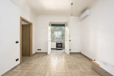 Casa in vendita, Via Apuania, Roma