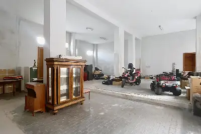 Magazzino in vendita, Viale Umberto F 132, Sassari