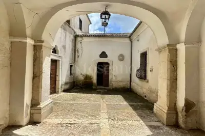Palazzo in vendita, Via Pirro de Luca, Montefusco