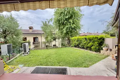 Villino a Schiera in vendita, Via D. Alighieri, Monticelli Brusati