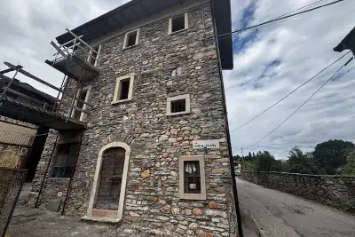 Casa Indipendente in vendita, Via Roma, Cuasso al Monte
