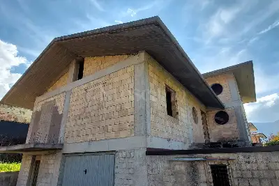 Casa Indipendente in vendita, Via Santa Barbara, Capistrello