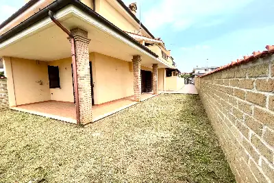 Villa Plurifamiliare in vendita, Via Glasgow, Ladispoli