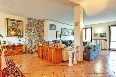 Villa in vendita, Via Ferruccio Pellini, Marchirolo